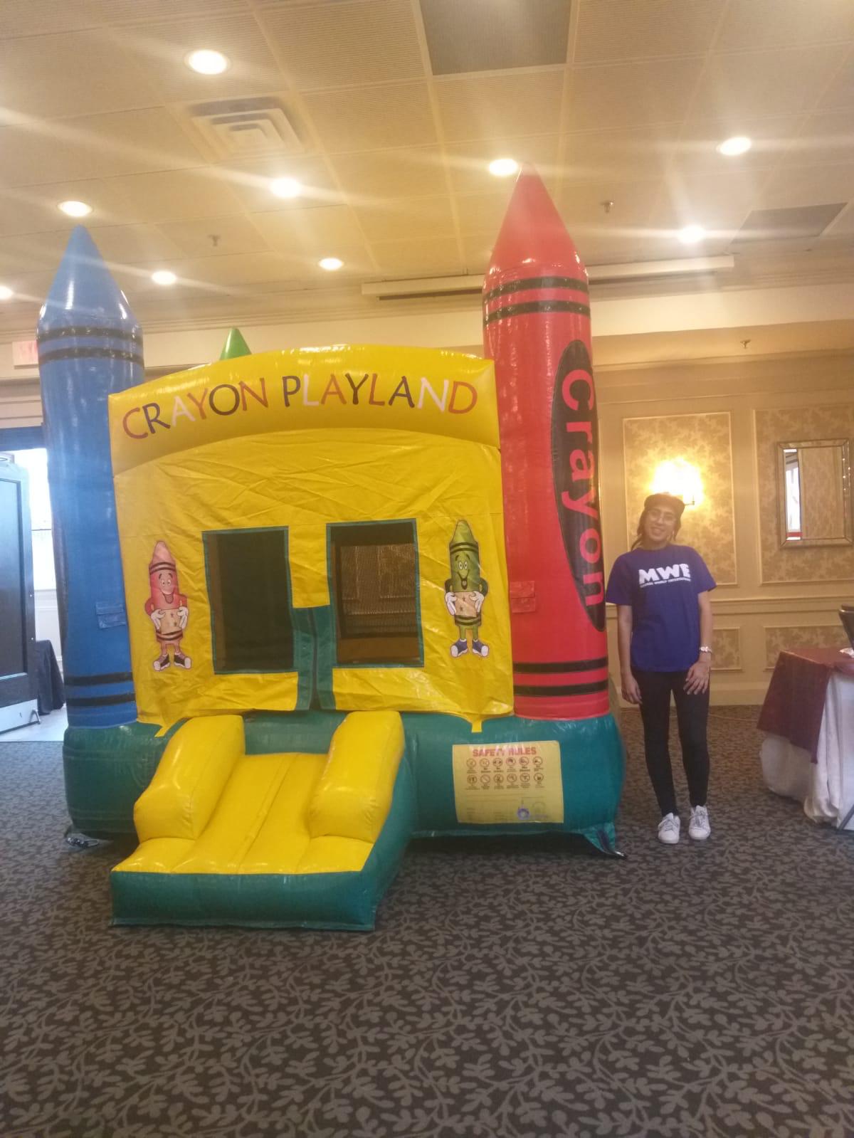 Jumping castle crayon 10×10 Age: 1 to 7 years old